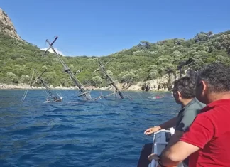 Türkiyədə 110 nəfəri daşıyan tur gəmisi batdı