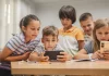 Şagirdlərin məktəbdə smartfondan istifadəsi qadağan olunur