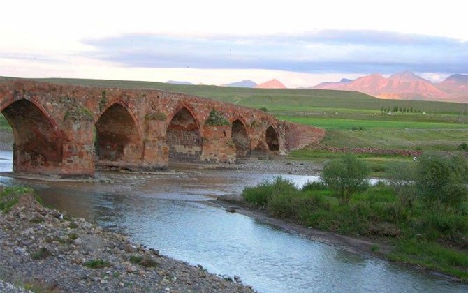 1785053112_araz