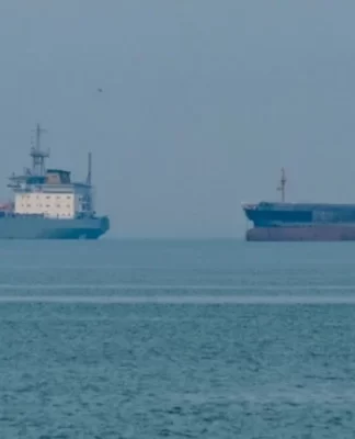 Bu ölkə Rusiya neftindən milyardlar qazandı: Ukrayna etiraz edir