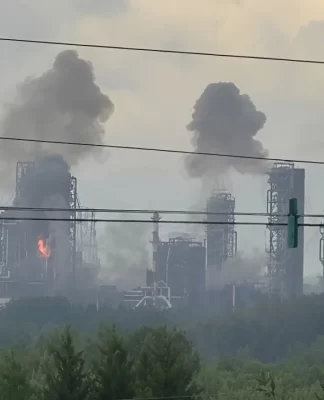 Ukrayna Rusiyanın Omsk neft emalı zavodunu vurdu