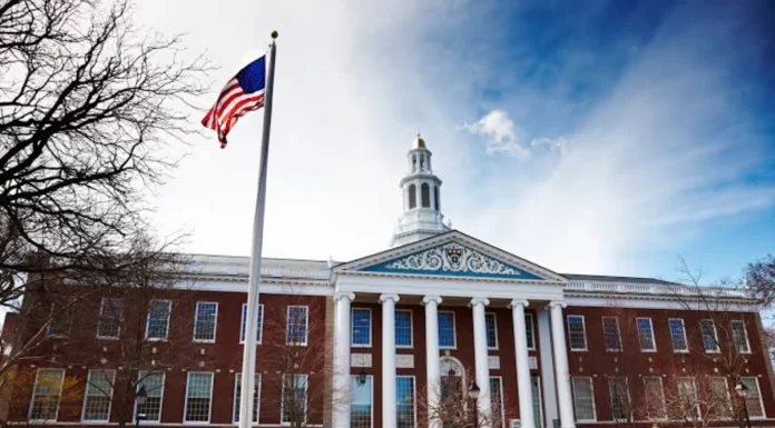 Harvard Universiteti irqi və etnik ayrı-seçkilikdə ittiham olundu