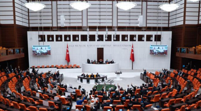 Türkiyədə yetkinlik yaşına çatmayanlara da ömürlük həbs cəzası veriləcək?