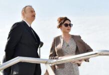 Azərbaycan Prezidenti və birinci xanım Daşkənddə Ümummilli Liderin barelyefi önünə gül dəstələri qoyublar
