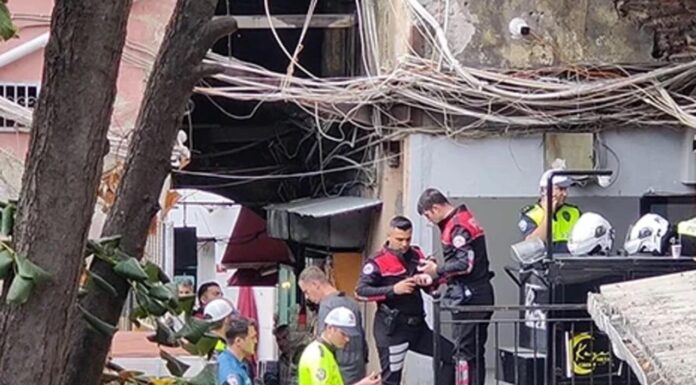 Türkiyədə valyutadəyişmə məntəqəsində atışma: Ölən və yaralananlar var