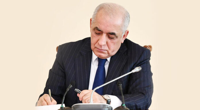 Şagirdlərin vahid forması təsdiqləndi – Bu geyimlərə icazə verilməyəcək