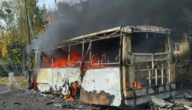 Rusiya Ukraynada sərnişin avtobusunu BOMBALADI – 33 nəfər öldü