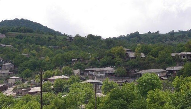 Azərbaycan vətəndaşları Ermənistana keçib?