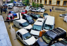 İstanbulda 300 iş yeri və 200 avtomobilə ziyan dəydi