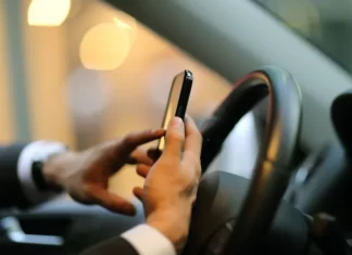 Telefondan istifadə edən sürücülər necə cərimələnəcək? – Ekspertdən açıqlama